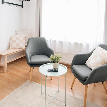 7 Nights Apartments Dominikanske N. เบอร์โน ภายนอก รูปภาพ