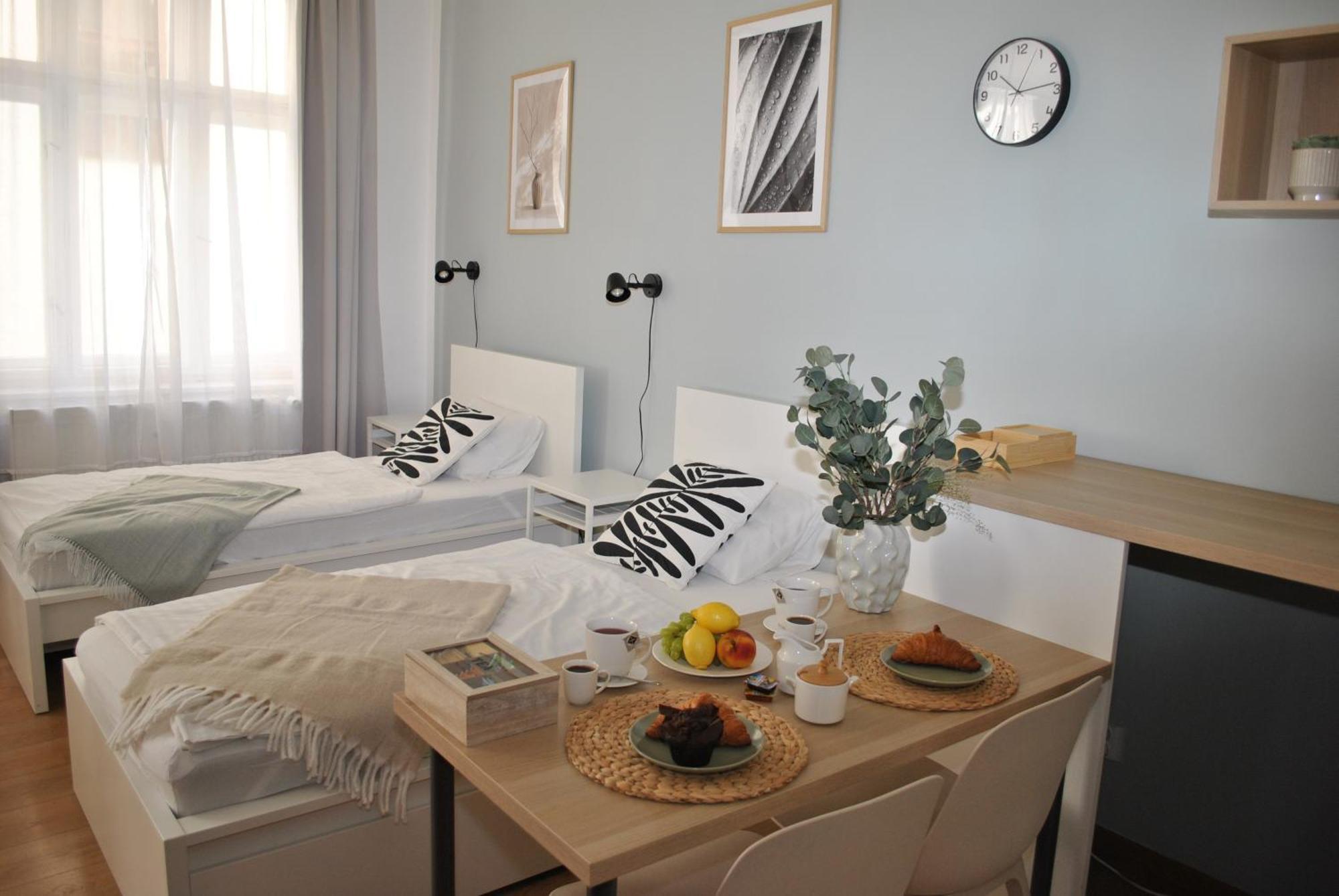 7 Nights Apartments Dominikanske N. เบอร์โน ภายนอก รูปภาพ