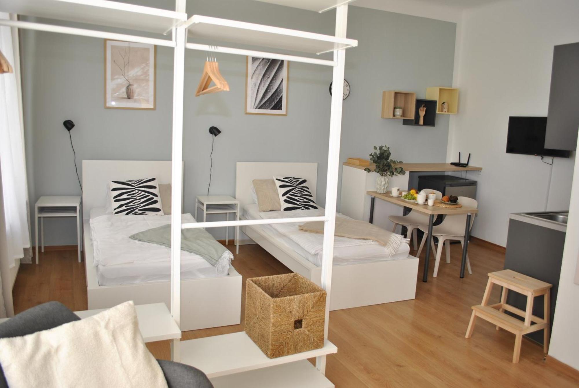 7 Nights Apartments Dominikanske N. เบอร์โน ภายนอก รูปภาพ