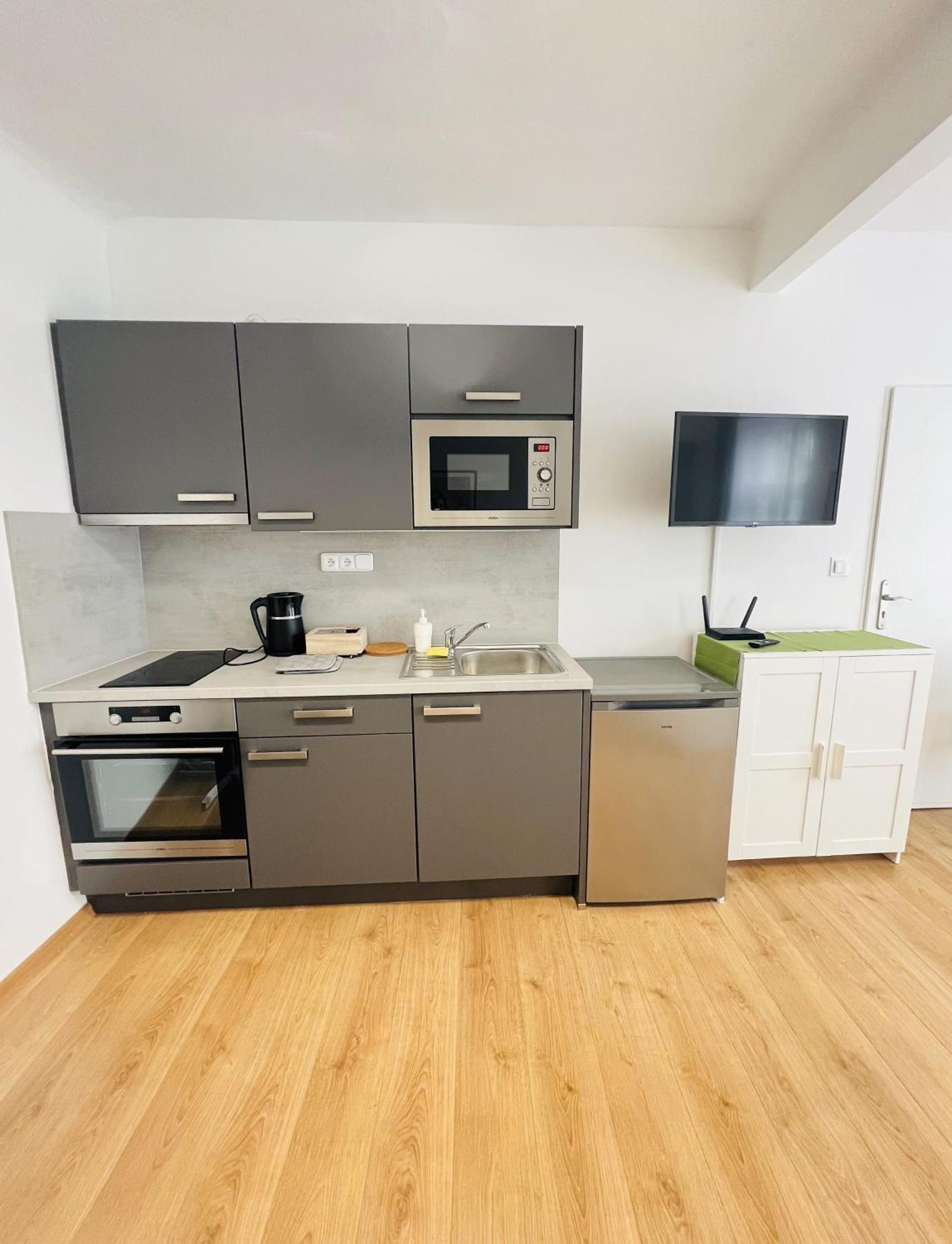 7 Nights Apartments Dominikanske N. เบอร์โน ภายนอก รูปภาพ