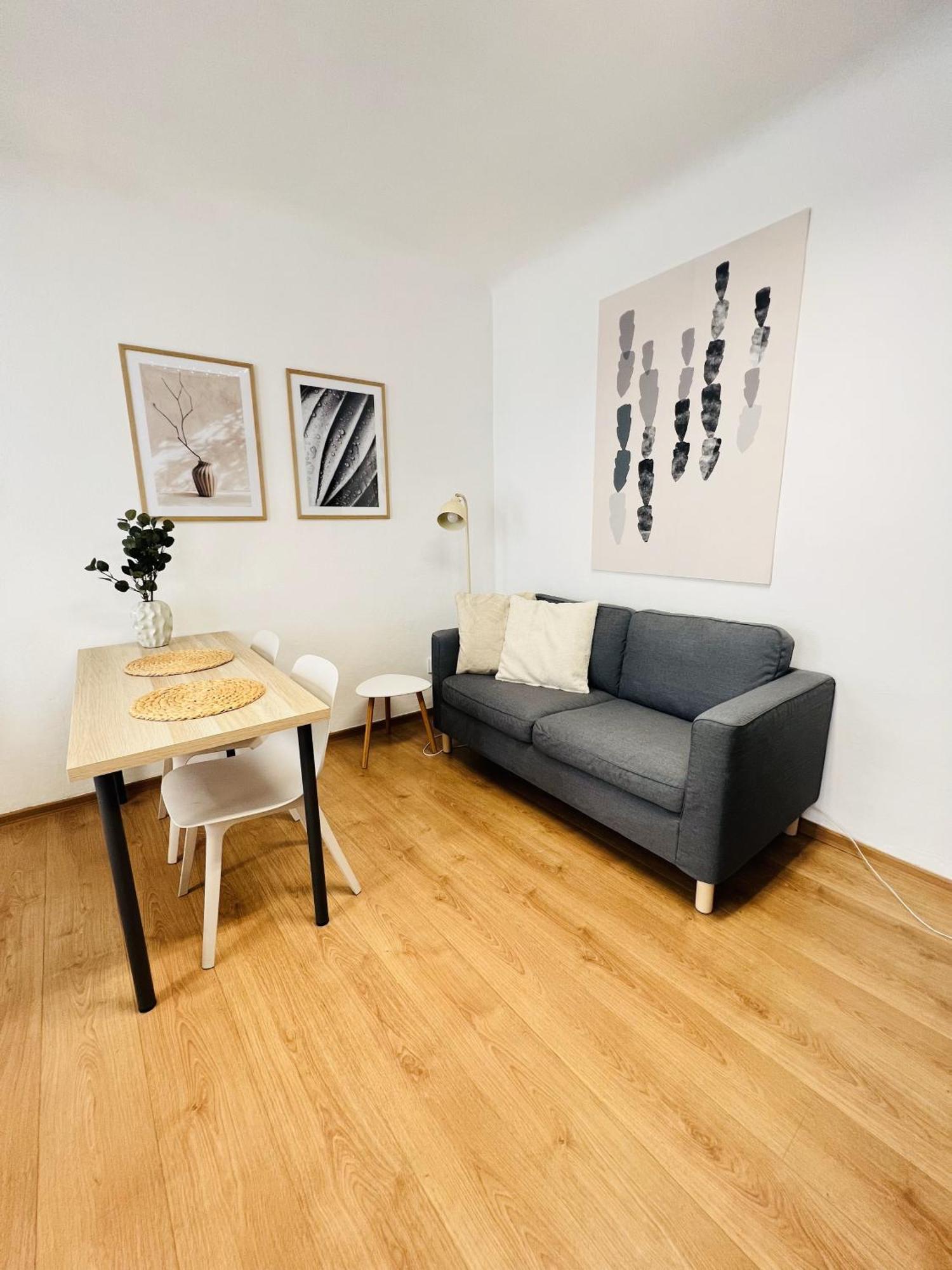 7 Nights Apartments Dominikanske N. เบอร์โน ภายนอก รูปภาพ