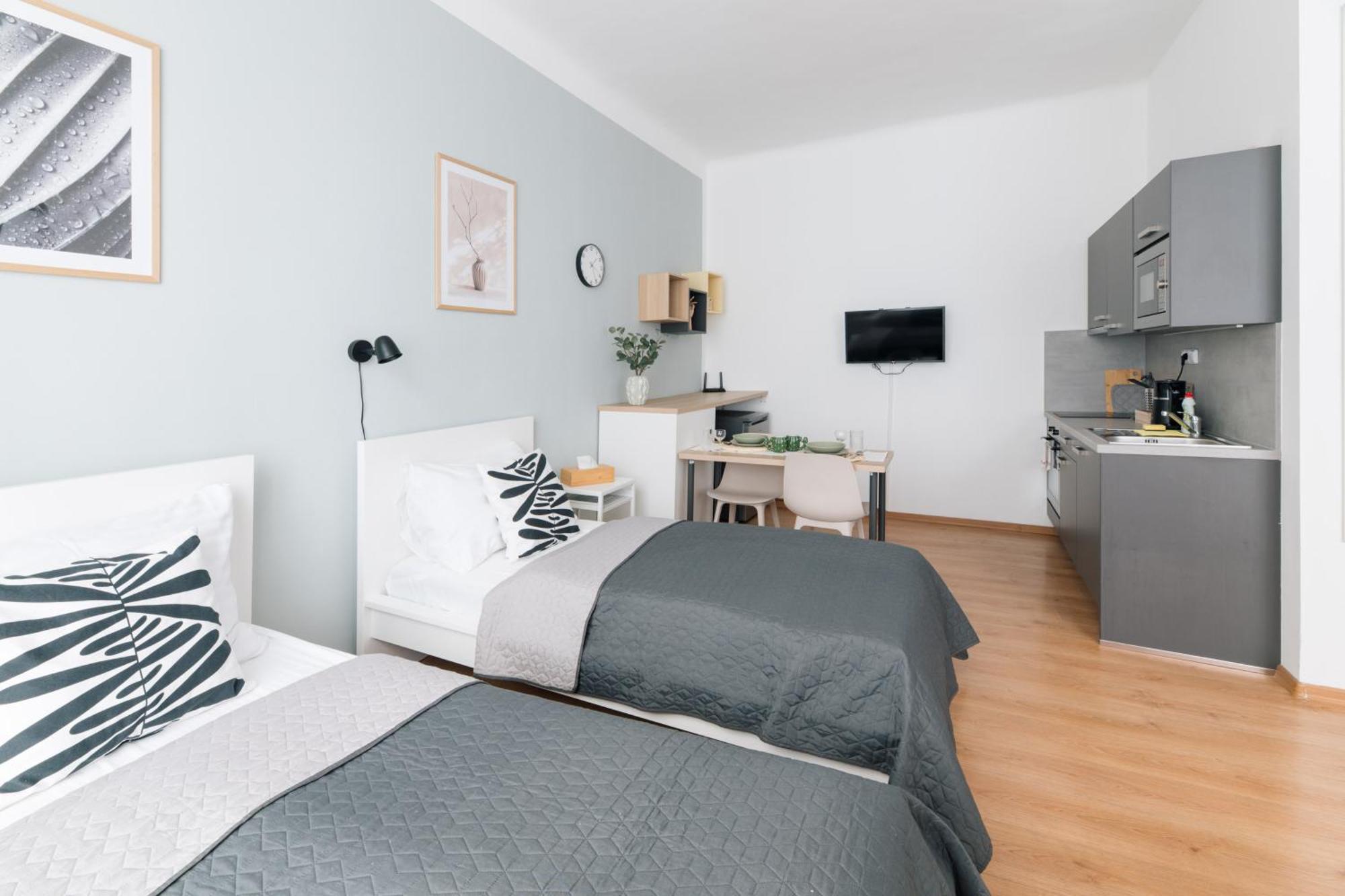7 Nights Apartments Dominikanske N. เบอร์โน ภายนอก รูปภาพ