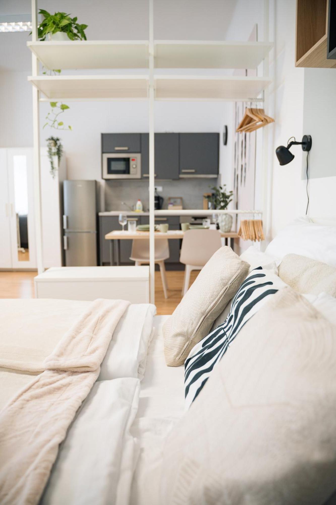 7 Nights Apartments Dominikanske N. เบอร์โน ภายนอก รูปภาพ