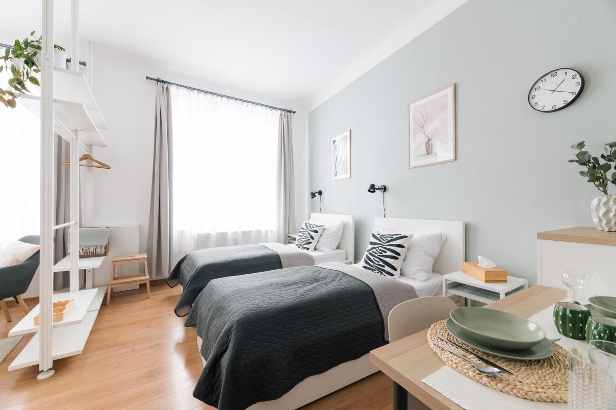 7 Nights Apartments Dominikanske N. เบอร์โน ภายนอก รูปภาพ