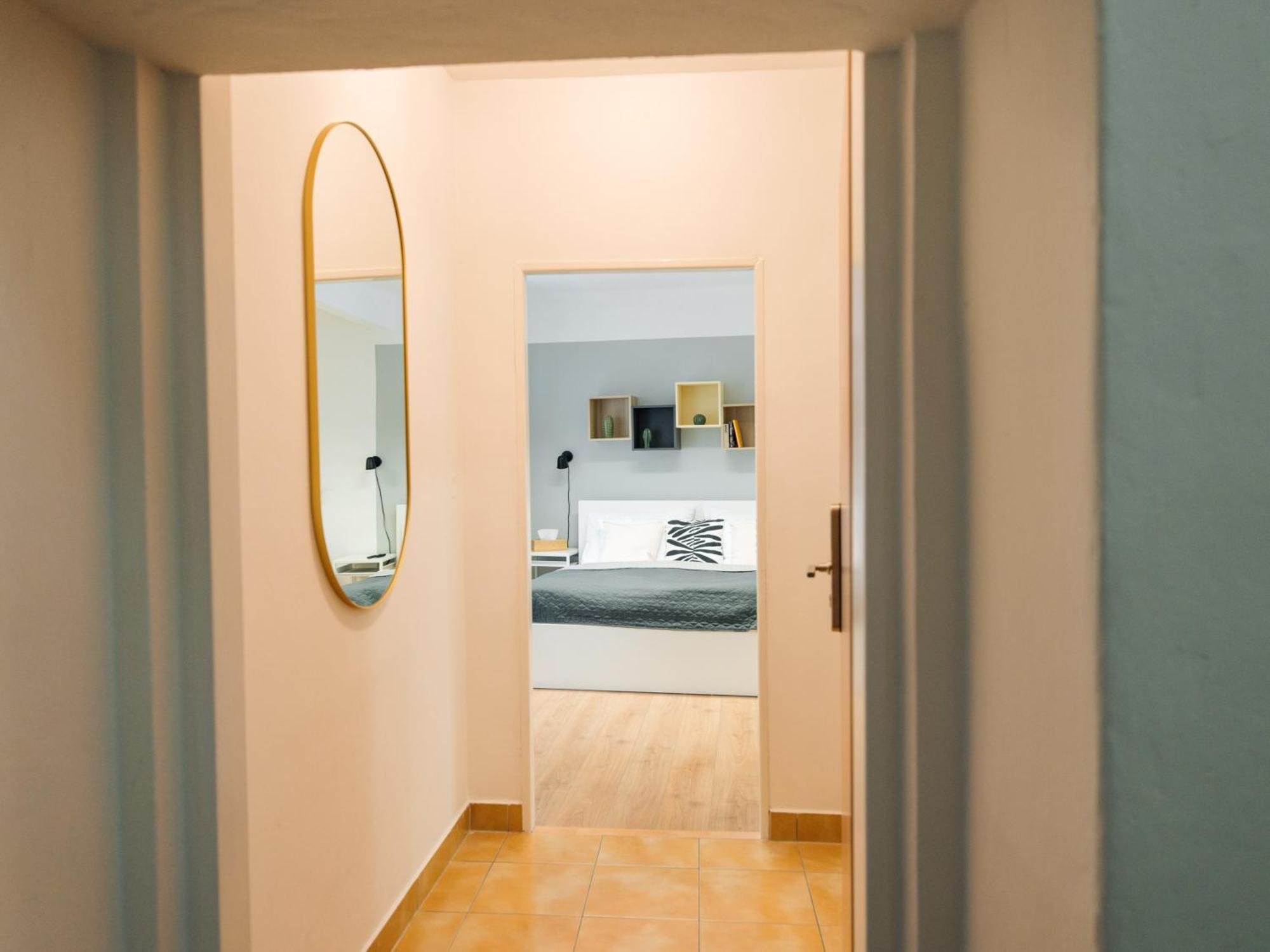 7 Nights Apartments Dominikanske N. เบอร์โน ภายนอก รูปภาพ