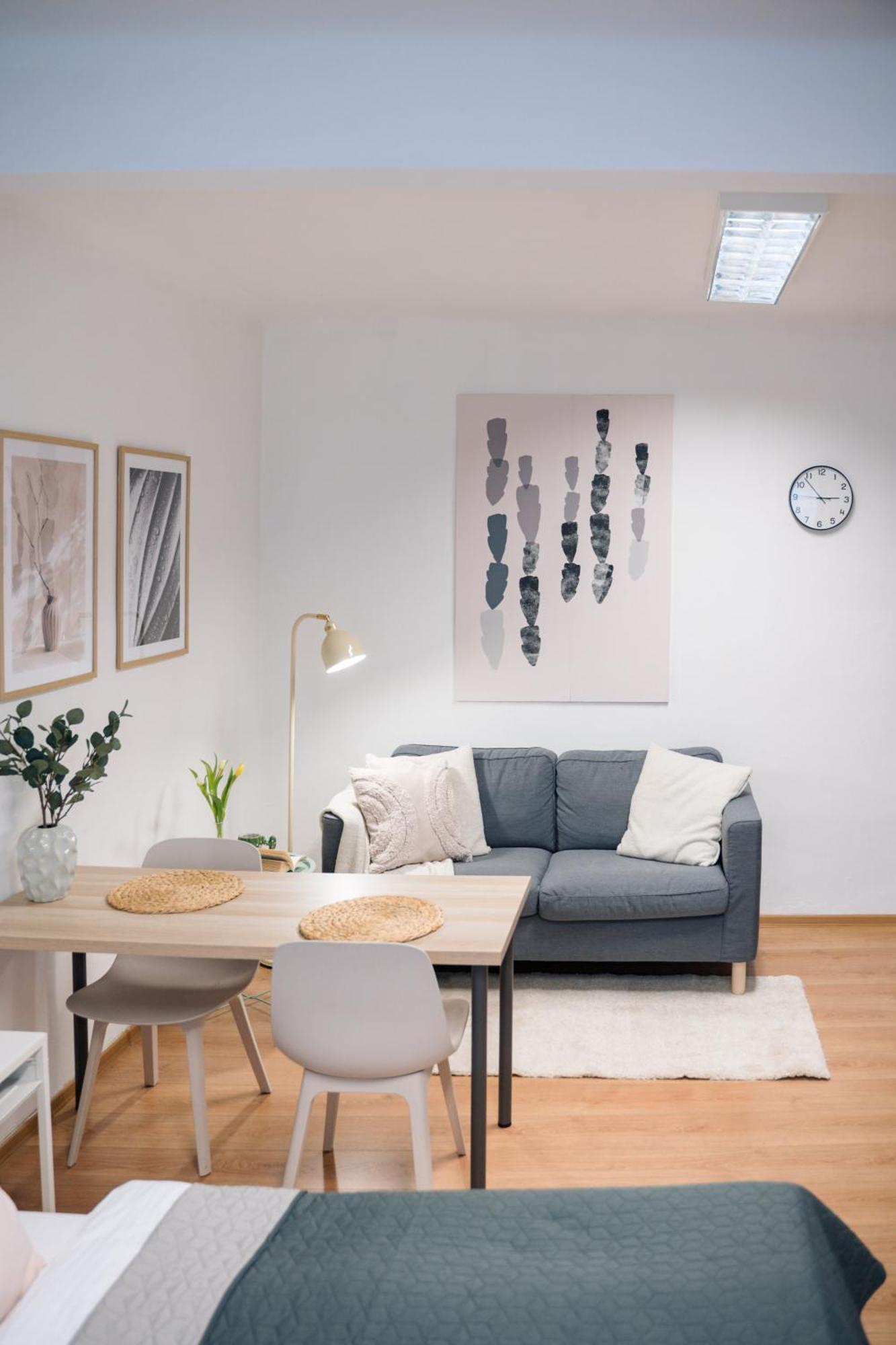 7 Nights Apartments Dominikanske N. เบอร์โน ภายนอก รูปภาพ