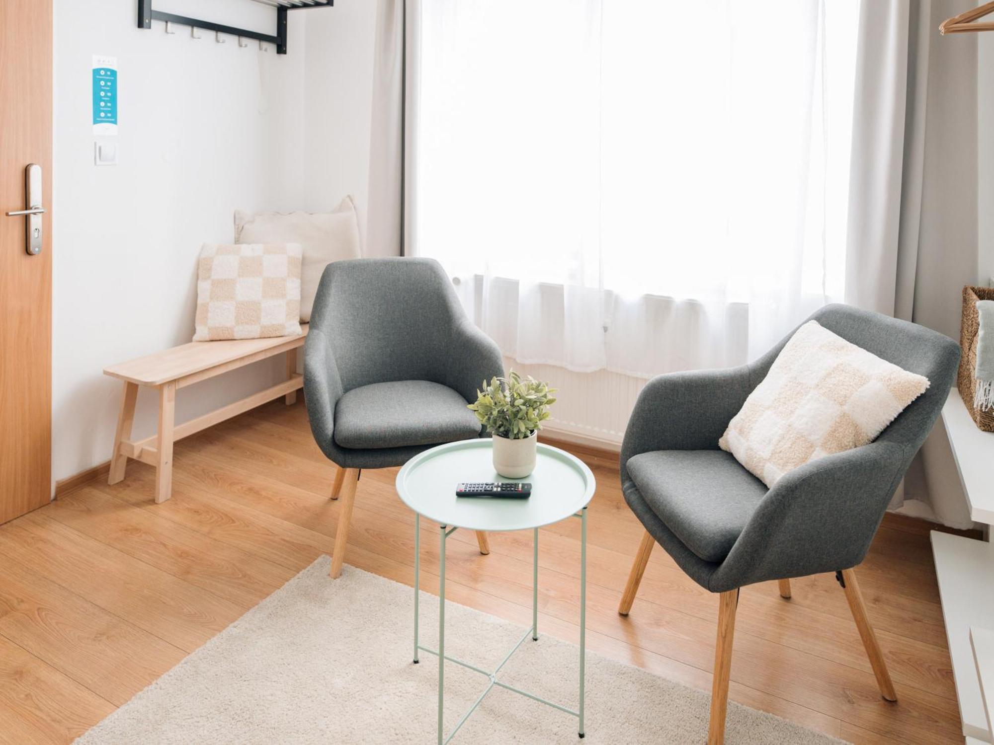 7 Nights Apartments Dominikanske N. เบอร์โน ภายนอก รูปภาพ