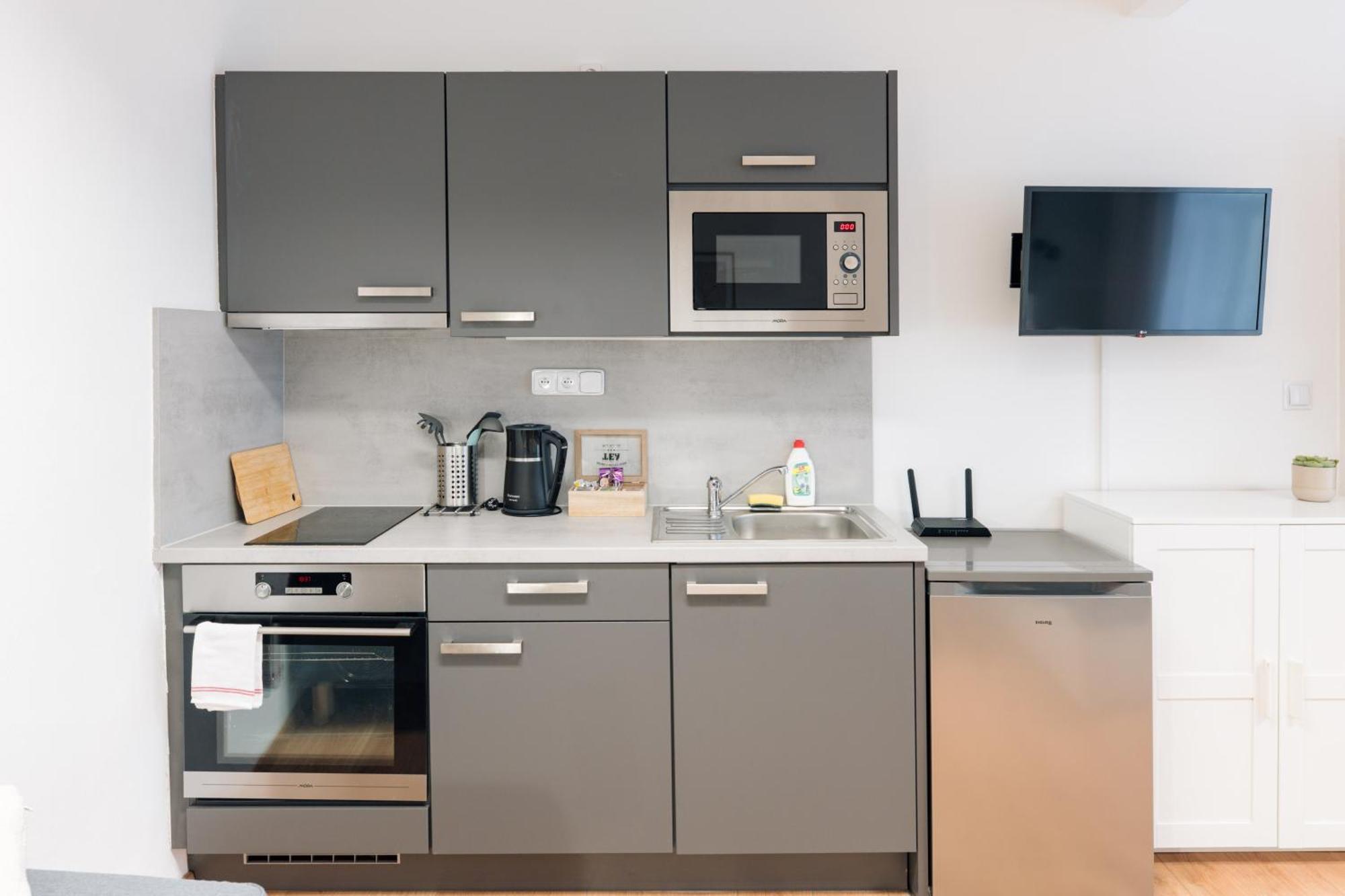 7 Nights Apartments Dominikanske N. เบอร์โน ภายนอก รูปภาพ