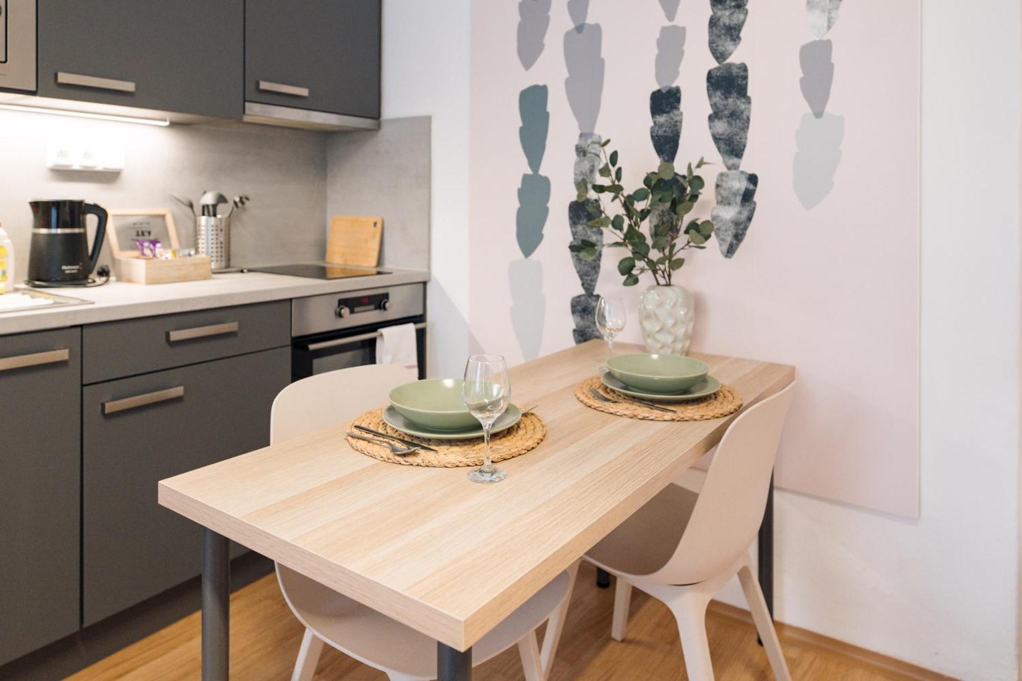 7 Nights Apartments Dominikanske N. เบอร์โน ภายนอก รูปภาพ
