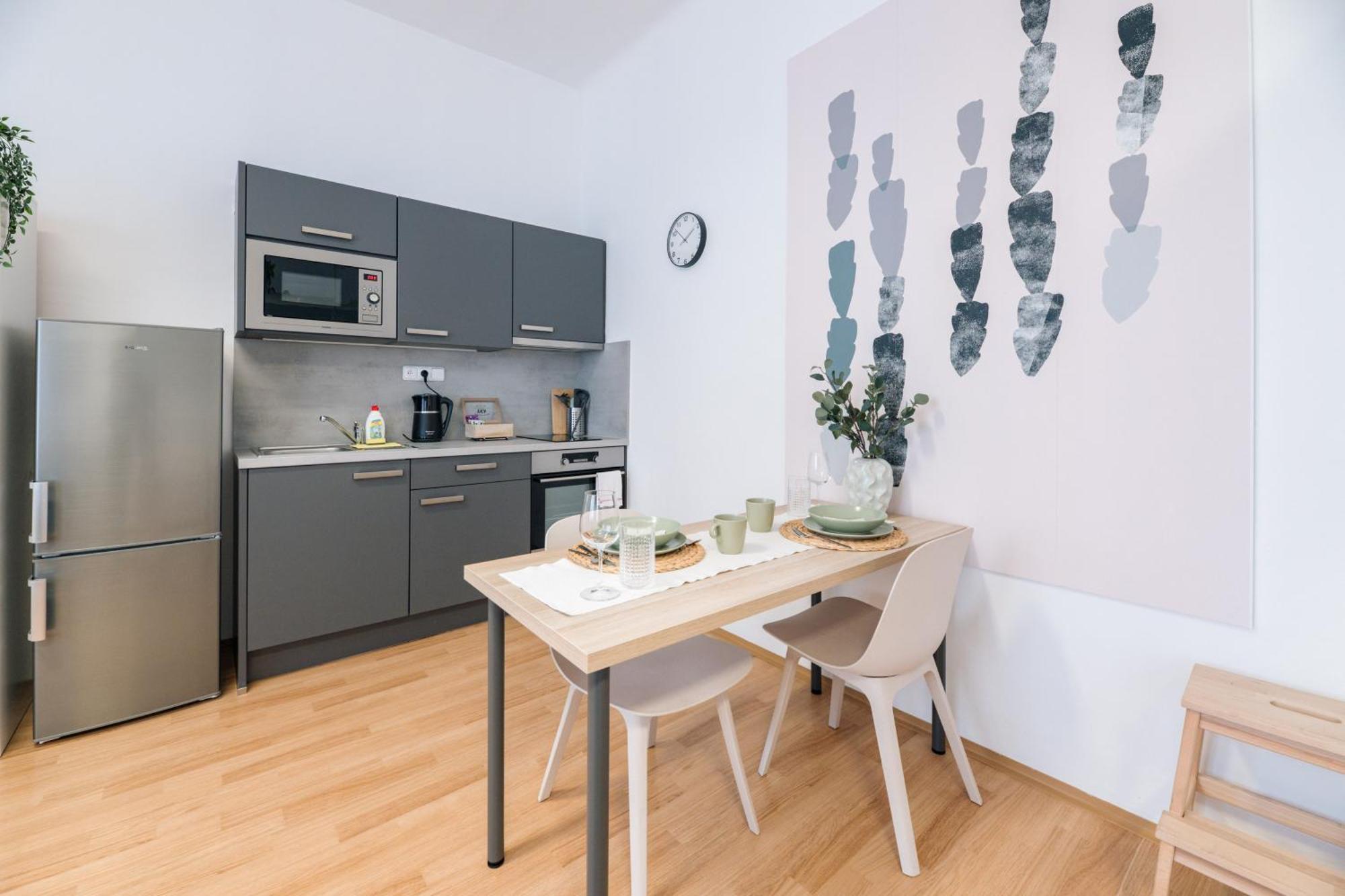 7 Nights Apartments Dominikanske N. เบอร์โน ภายนอก รูปภาพ